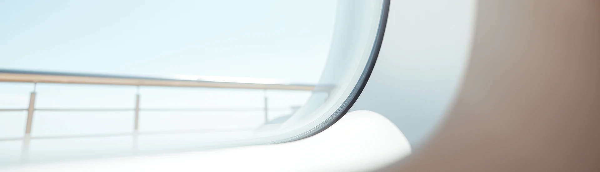 Der Blick aus der Kabine eines Kreuzfahrtschiffes.